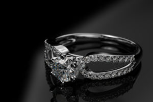 Engagement_diamond_ring